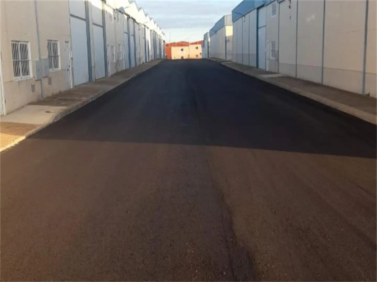 Vista exterior de Nave industrial de alquiler en Lobón