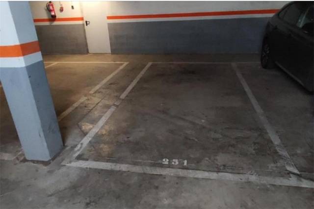 Garaje en Alquiler en Avinguda de Vila Real, 94 en Ciutat del Transport - La Salera