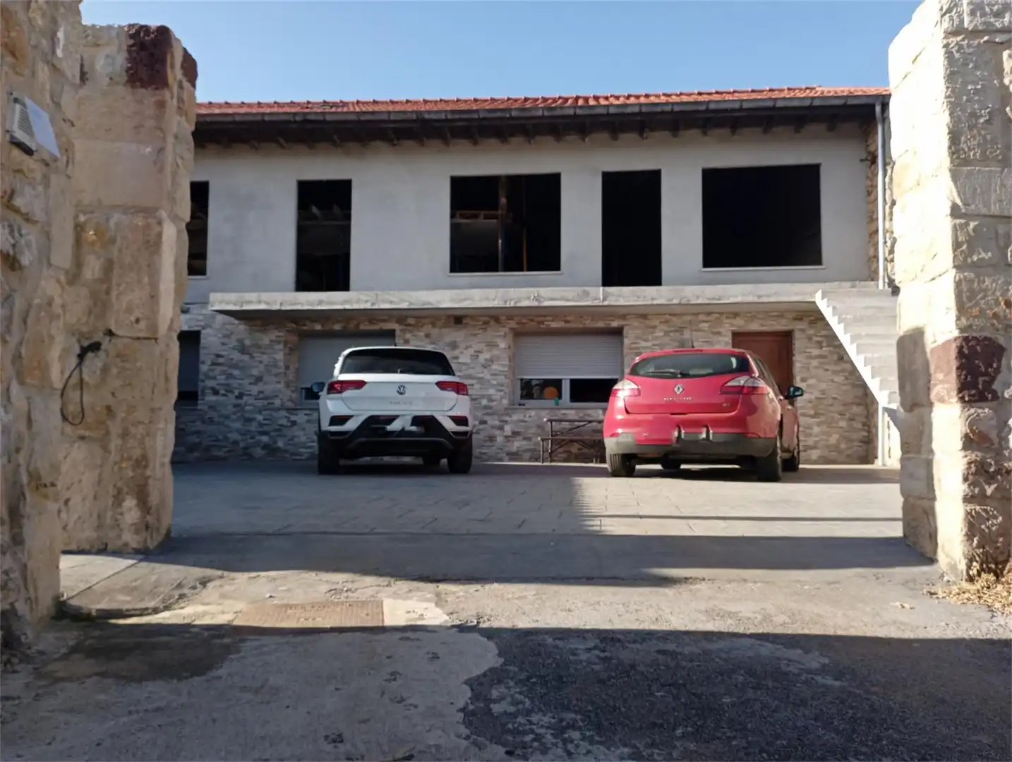 Vista exterior de Casa o xalet en venda en Alfoz de Lloredo amb Terrassa i Balcó