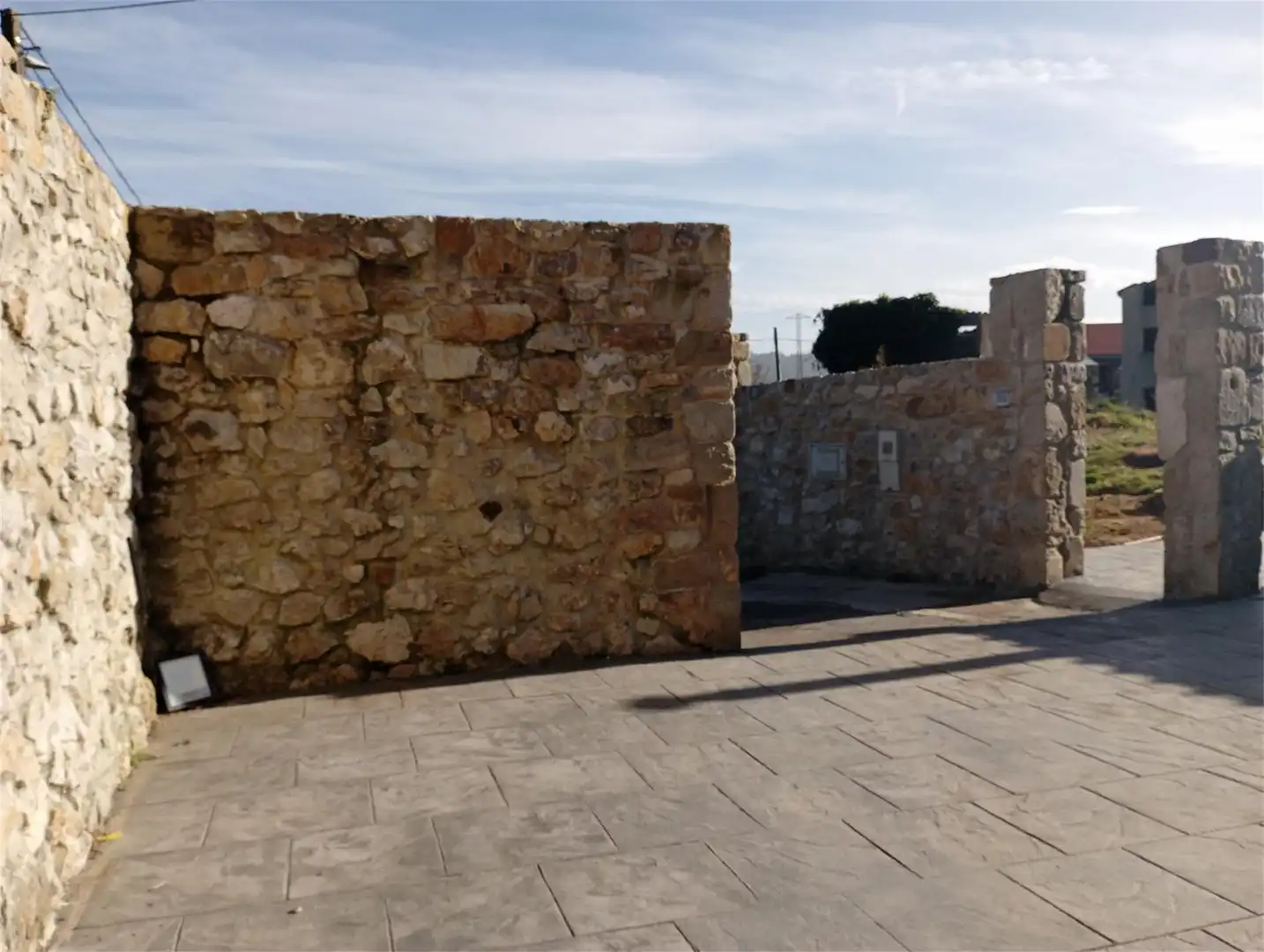 Vista exterior de Casa o xalet en venda en Alfoz de Lloredo amb Terrassa i Balcó