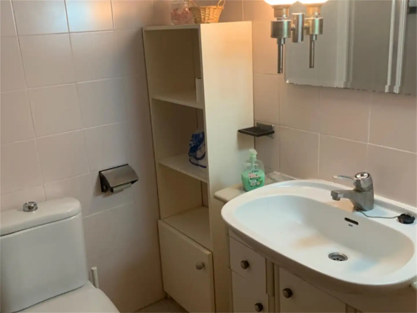 Houses for sale in Carrer Dels Llavadors, 18, Canals Bathroom of Houses for sale in Canals with Air Conditioner and Terrace