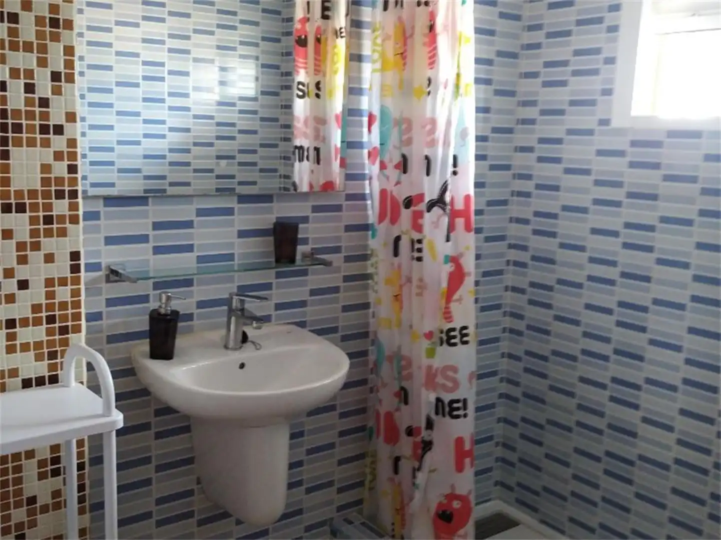 Apartament de lloguer a Edif.playa, 1, Mil Palmeras Bany de Apartament de lloguer en Pilar de la Horadada amb Jardí privat, Terrassa i Moblat