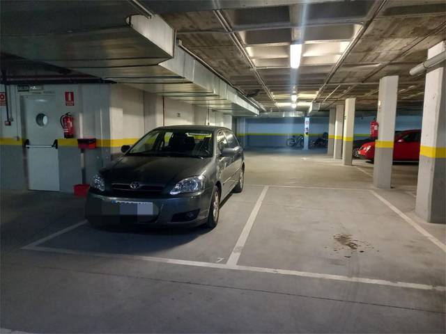 Garaje en Alquiler en Calle de César Cort Botí, 71 en Valdebebas - Valdefuentes