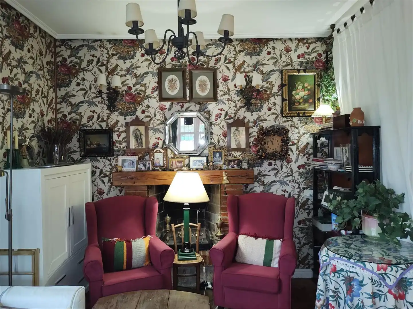 Living room of Houses for sale in Burgos Capital  with Balcony