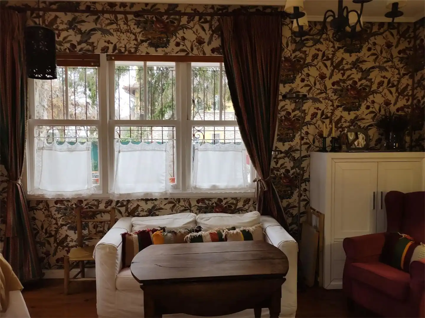 Living room of Houses for sale in Burgos Capital  with Balcony