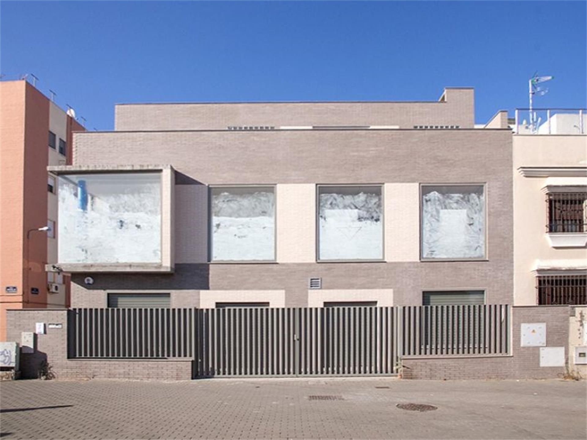 Exterior view of Premises to rent in  Sevilla Capital  with Air Conditioner and Parquet flooring