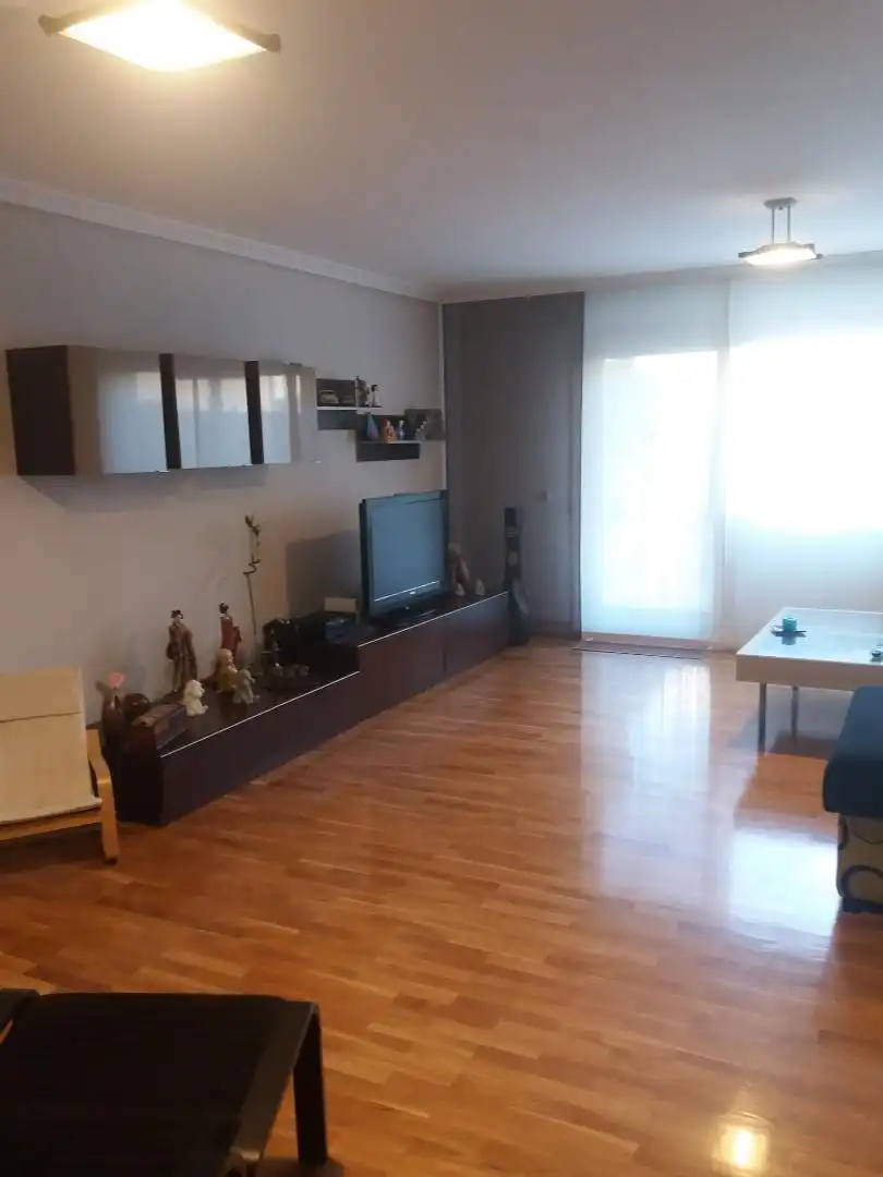 Casa adosada en venta en Calle Fermín Gurbindo, 38, Lardero Sala de estar de Casa adosada en venta en Lardero con Aire acondicionado, Terraza y Piscina