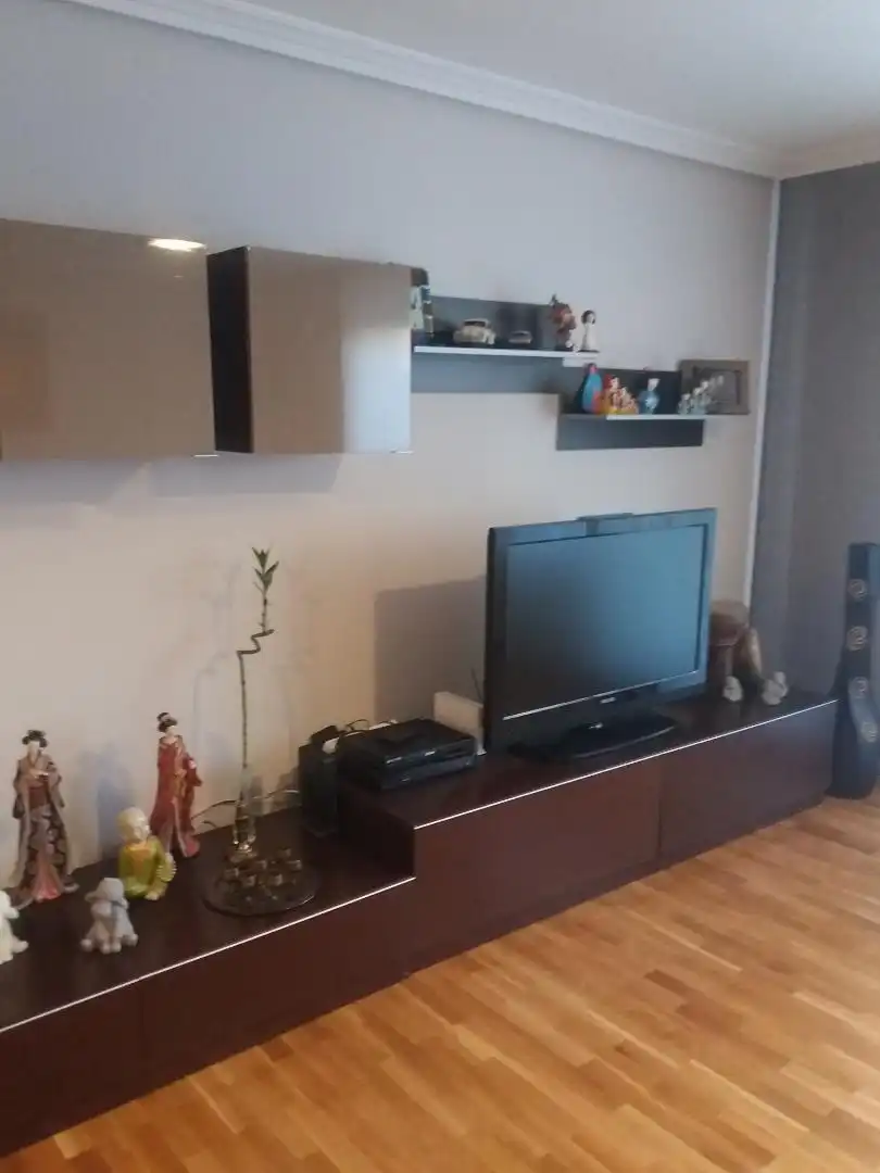 Casa adosada en venta en Calle Fermín Gurbindo, 38, Lardero Sala de estar de Casa adosada en venta en Lardero con Aire acondicionado, Terraza y Piscina