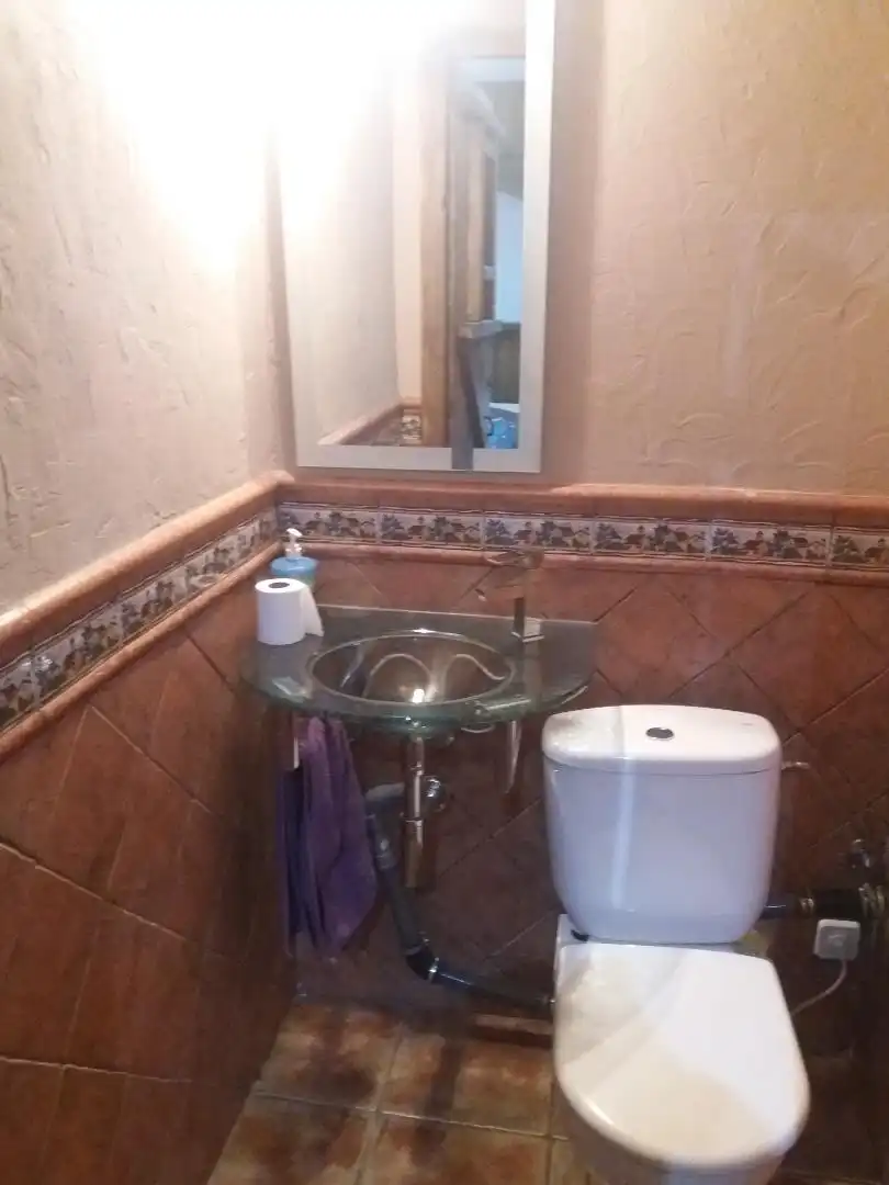 Casa adosada en venta en Calle Fermín Gurbindo, 38, Lardero Baño de Casa adosada en venta en Lardero con Aire acondicionado, Terraza y Piscina