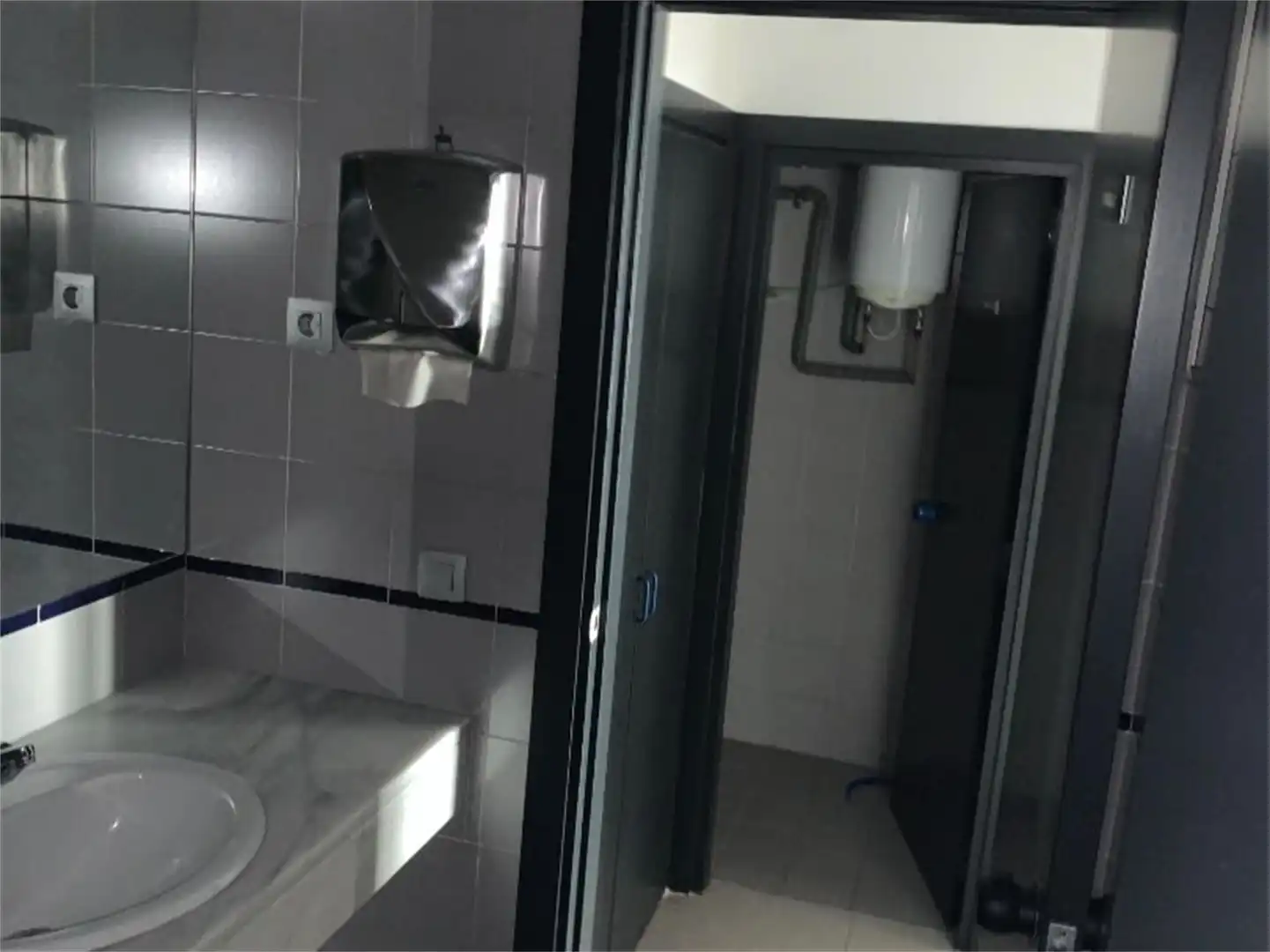 Baño de Local de alquiler en Colmenar Viejo con Aire acondicionado y Calefacción