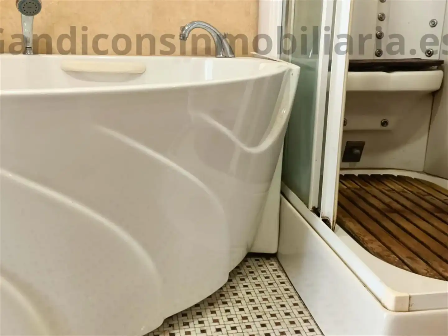 Bany de Pis en venda en Gandia amb Aire condicionat i Balcó