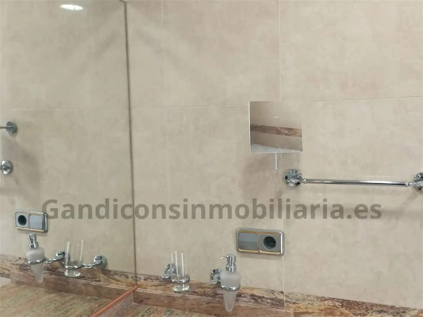 Bany de Pis en venda en Gandia amb Aire condicionat i Balcó