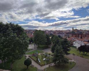 Vista exterior de Pis en venda en Oviedo  amb Terrassa