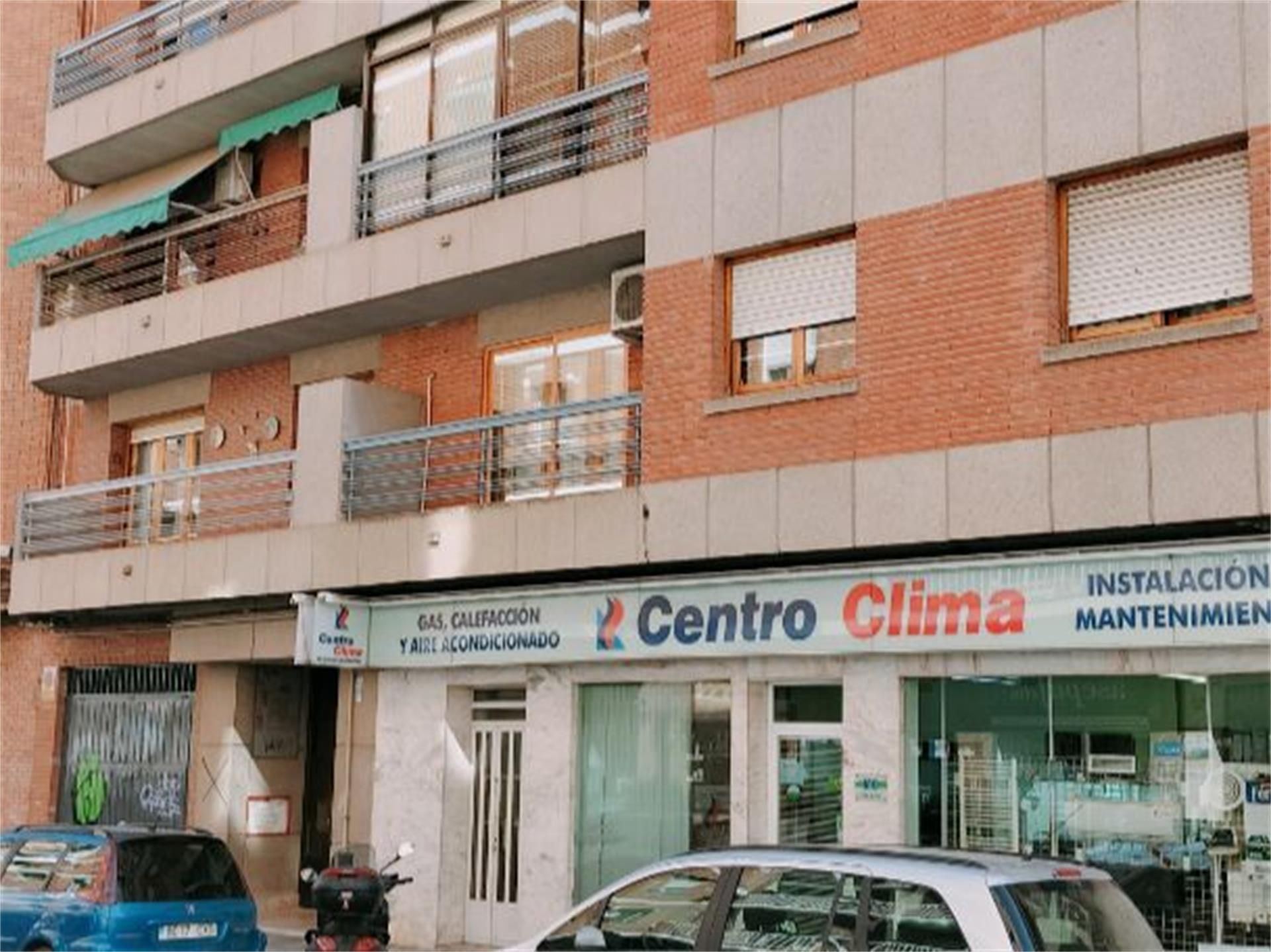 Vista exterior de Pis en venda en Ciudad Real Capital amb Calefacció, Terrassa i Forn