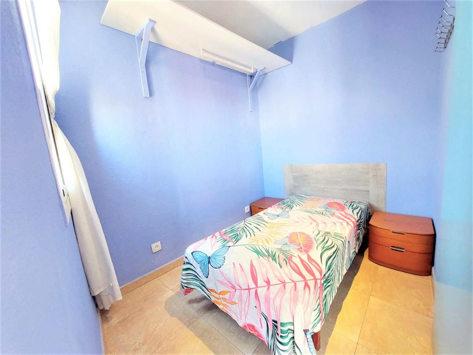 Bedroom of Flat to share in  Barcelona Capital  with Air Conditioner, Heating and Parquet flooring