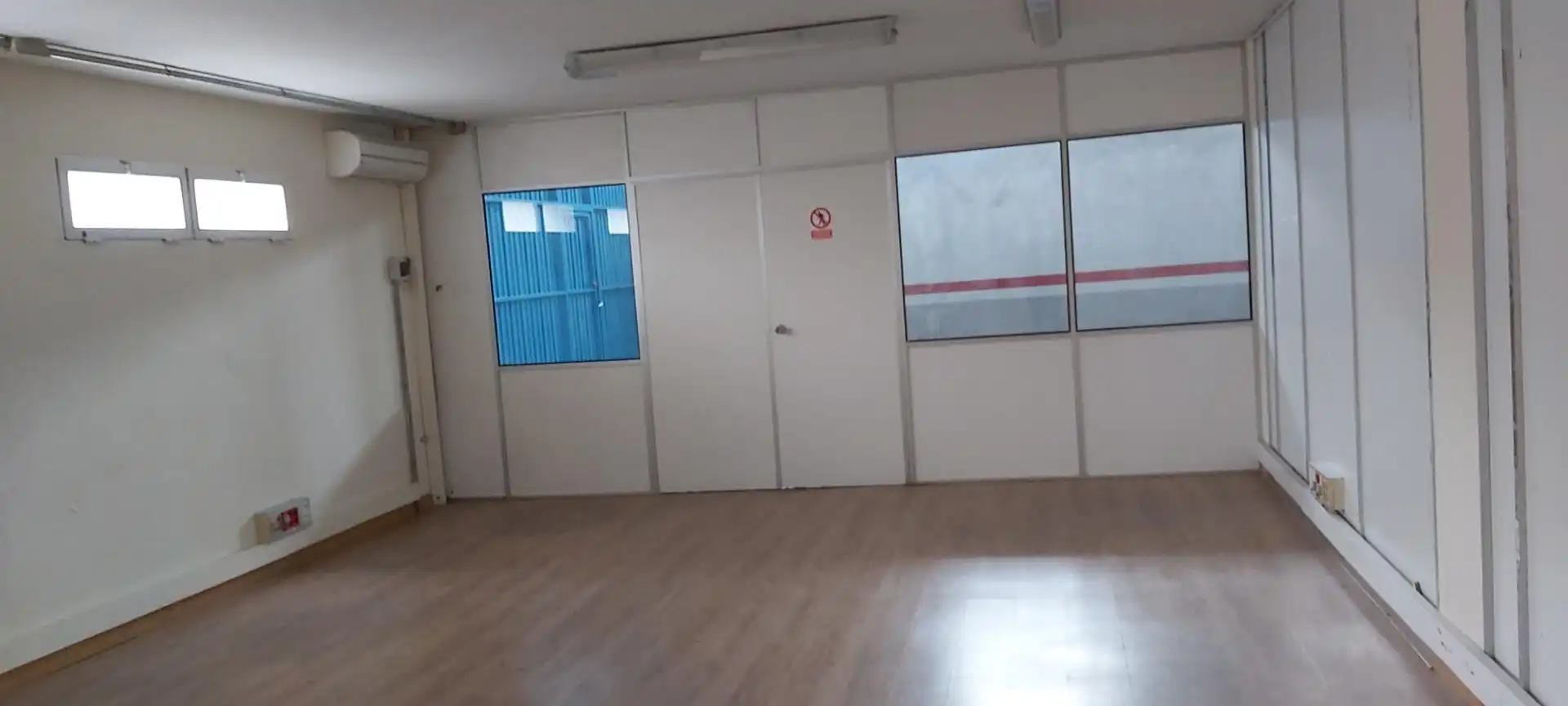 Industrial buildings for sale in Calle de la Iglesia, 5, Casco Urbano Industrial buildings for sale in Paracuellos de Jarama with Air Conditioner