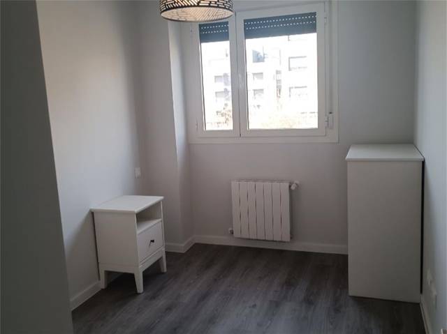 Piso en venta en avenida de los reyes catolicos,  