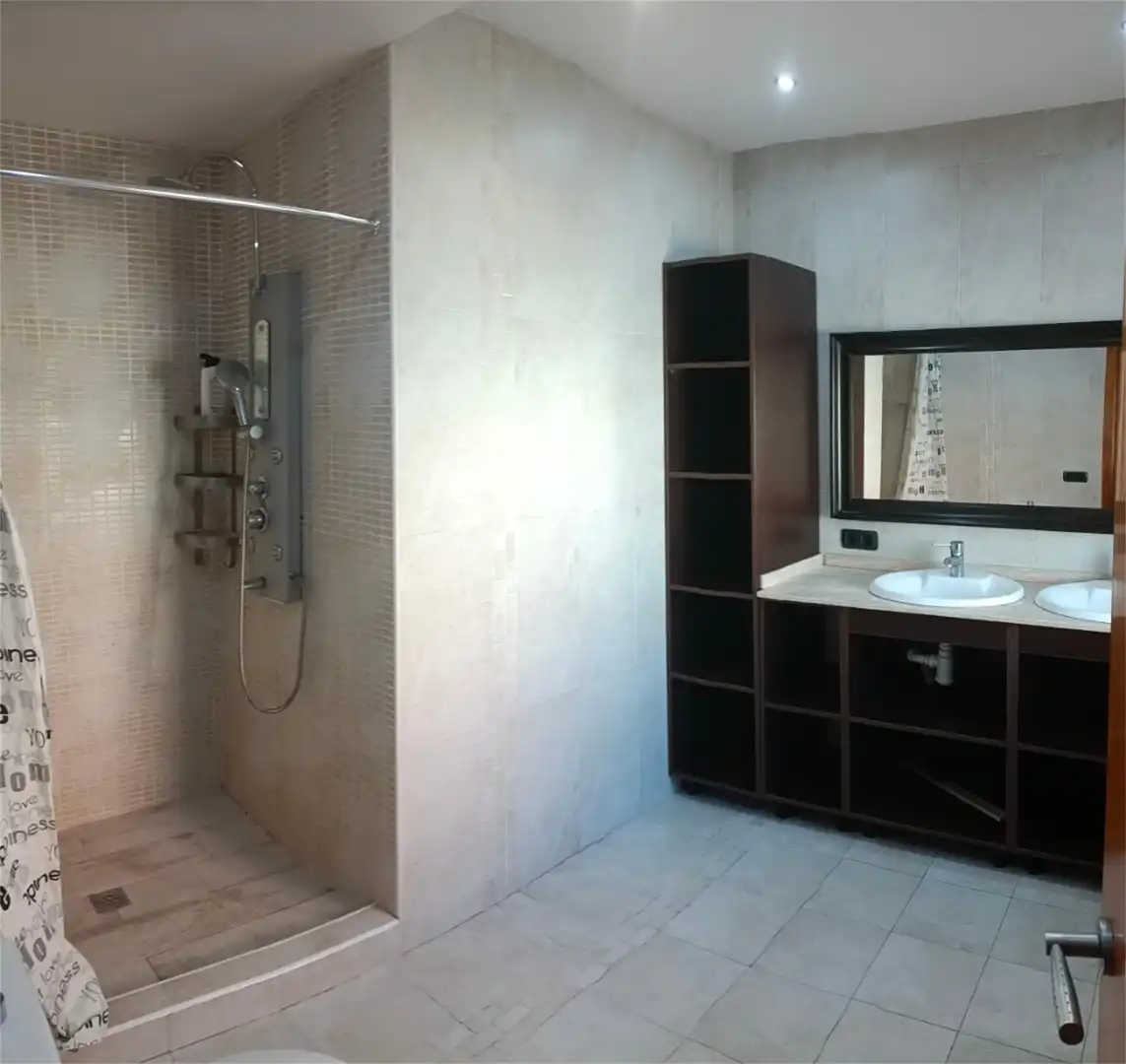 Habitación en Avinguda de Sant Llorenç, 15, Sant Llorenç Savall Baño de Piso para compartir en Sant Llorenç Savall con Parquet, Terraza y Amueblado