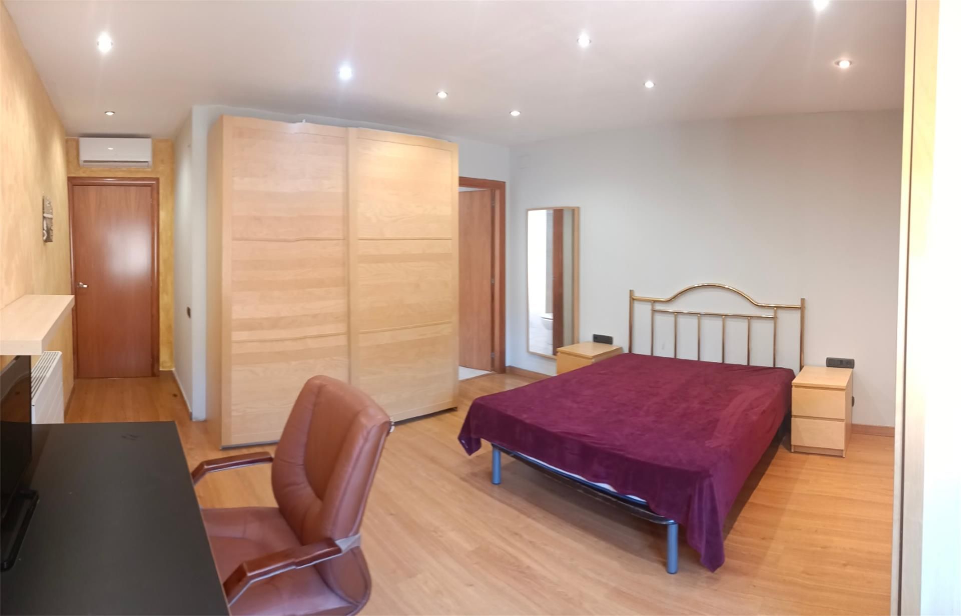 Dormitori de Pis per a compartir en Sant Llorenç Savall amb Parquet, Terrassa i Moblat