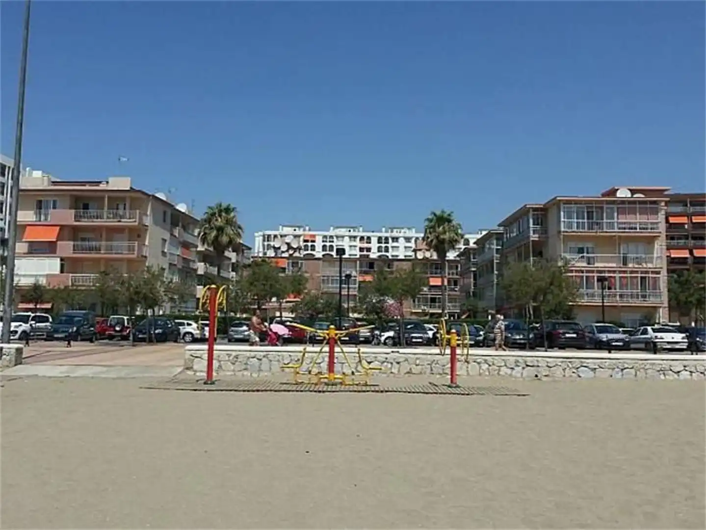 Apartments for rent in Paseo Marítimo Rey de España, 94, Playa de los Boliches Exterior view of Apartments for rent in Fuengirola with Air Conditioner, Swimming Pool and Balcony