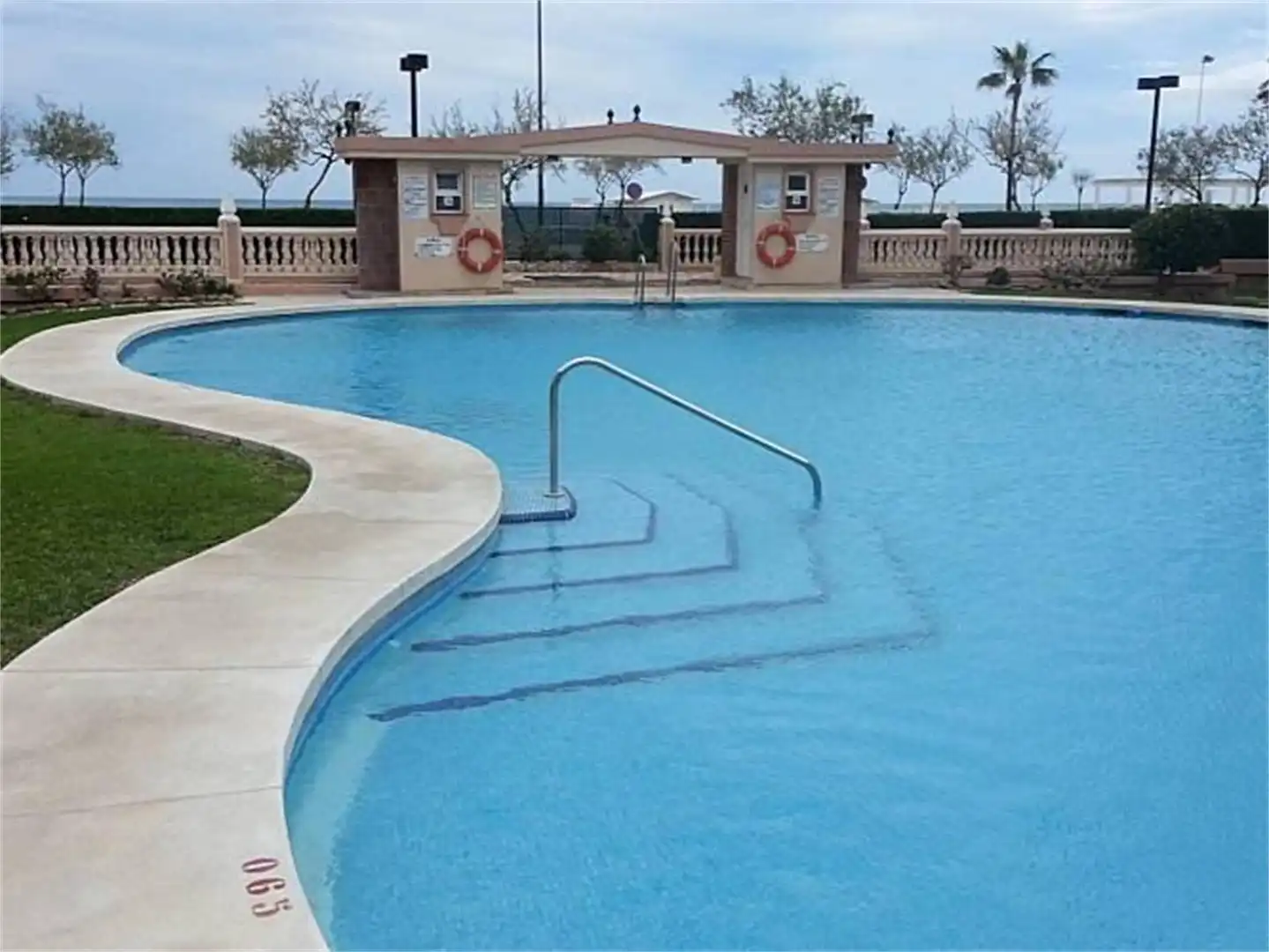 Apartments for rent in Paseo Marítimo Rey de España, 94, Playa de los Boliches Swimming pool of Apartments for rent in Fuengirola with Air Conditioner, Swimming Pool and Balcony