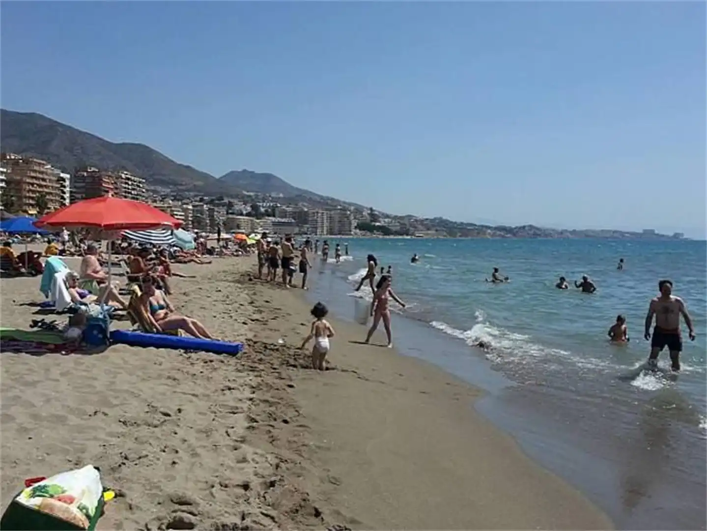 Apartments for rent in Paseo Marítimo Rey de España, 94, Playa de los Boliches Exterior view of Apartments for rent in Fuengirola with Air Conditioner, Swimming Pool and Balcony