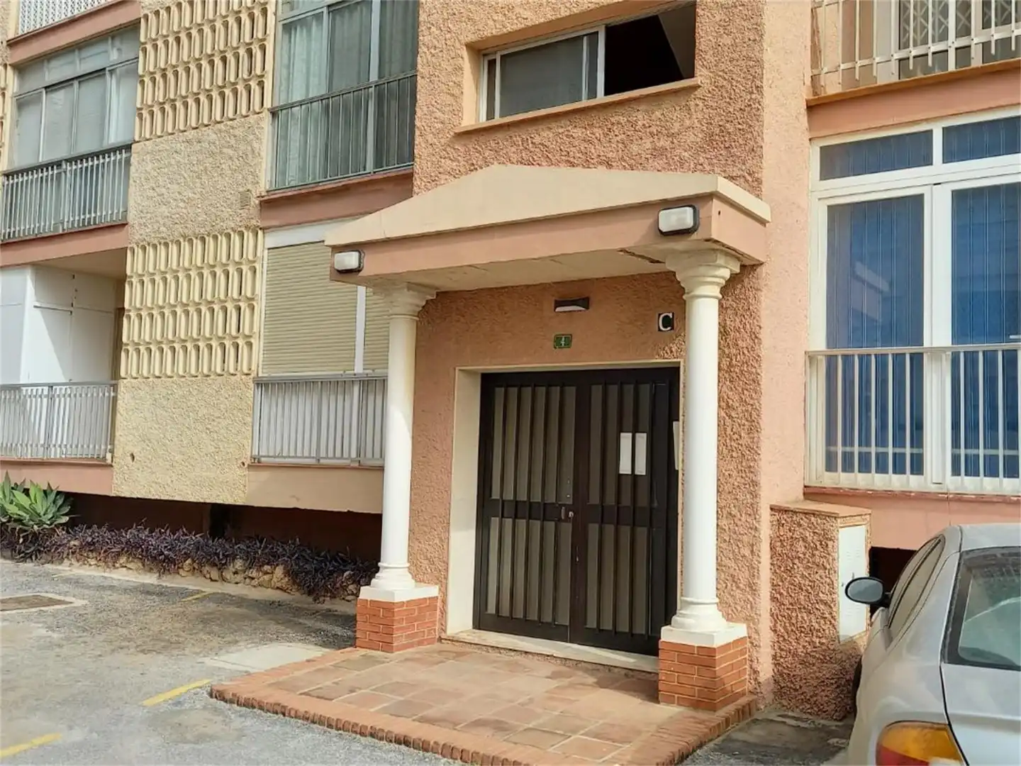 Apartments for rent in Paseo Marítimo Rey de España, 94, Playa de los Boliches Exterior view of Apartments for rent in Fuengirola with Air Conditioner, Swimming Pool and Balcony
