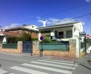 Vista exterior de Casa o xalet en venda en L'Eliana amb Terrassa i Piscina