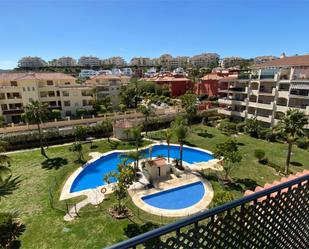 Vista exterior de Àtic en venda en Mijas amb Aire condicionat, Terrassa i Piscina