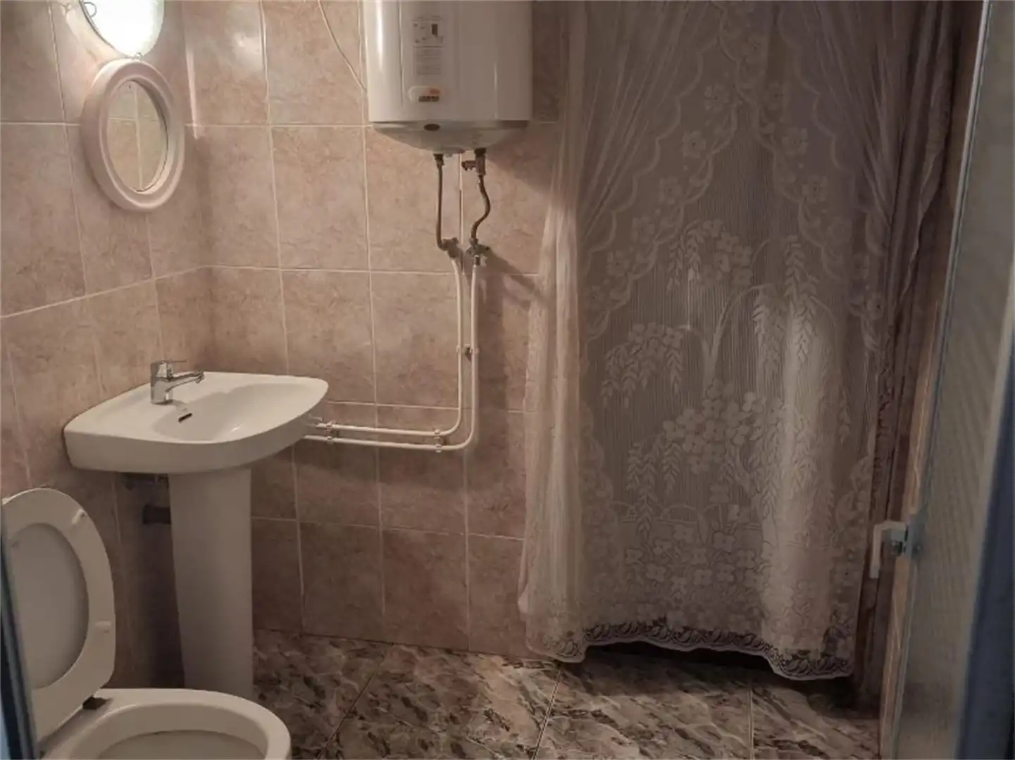 Badezimmer von Geschaftsraum zur Miete in Malpartida de Plasencia mit Klimaanlage
