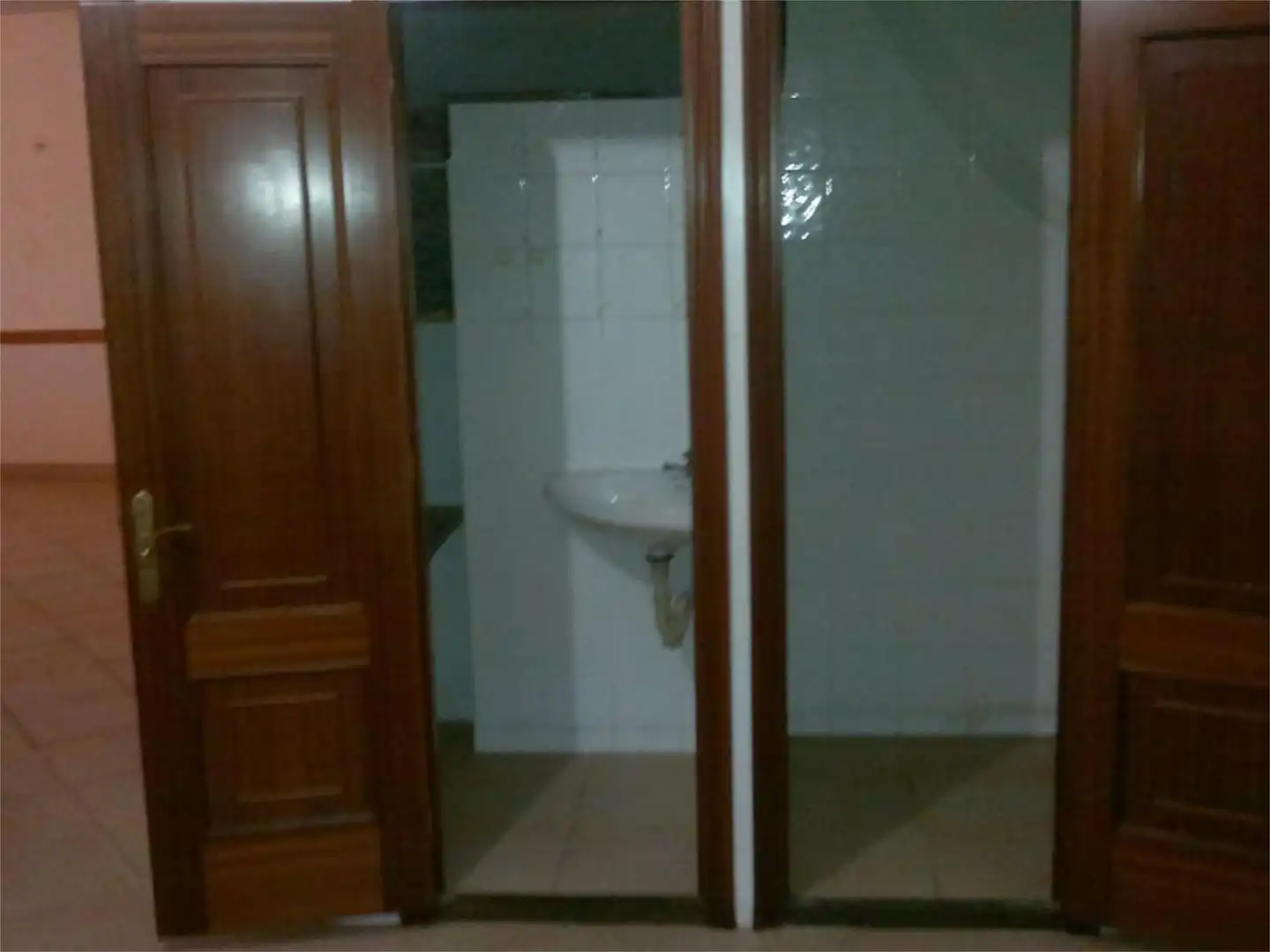 Baño de Local de alquiler en A Guarda   con Aire acondicionado