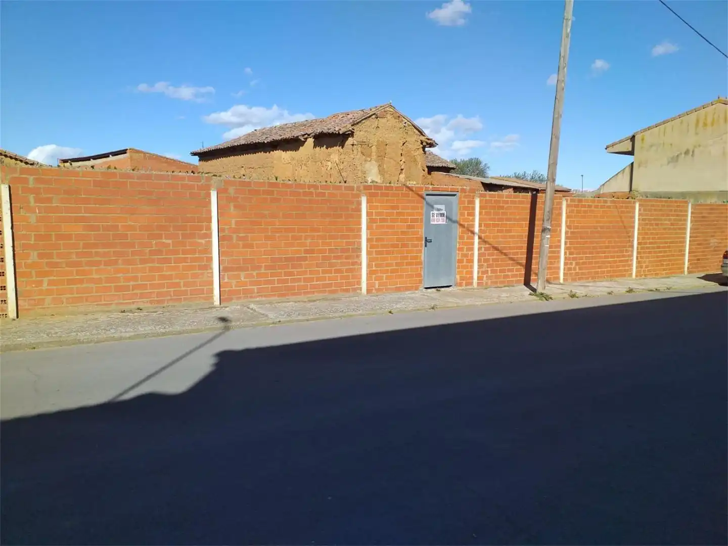 Land for sale in Calle Mayor, 31, Villademor de la Vega Parking of Land for sale in Villademor de la Vega