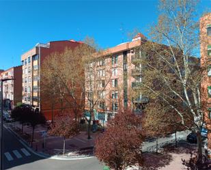 Vista exterior de Pis en venda en Valladolid Capital amb Terrassa