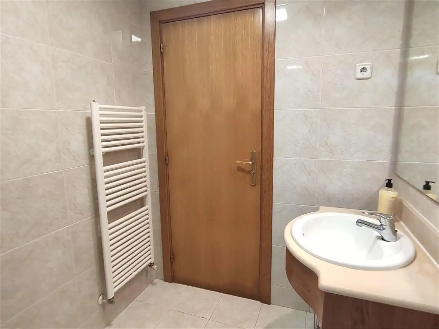 Flat for sale in BV-5128, 21, Sant Cebrià de Vallalta Bathroom of Flat for sale in Sant Cebrià de Vallalta with Heating, Private garden and Parquet flooring