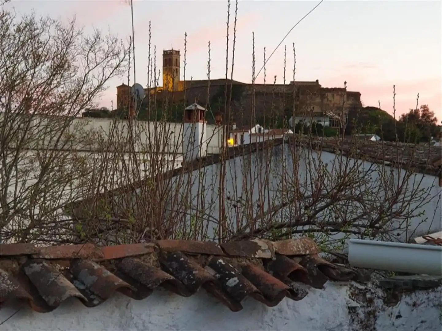 Außenansicht von Erdgeschoss zum Verkauf in Almonaster la Real mit Klimaanlage, Heizung und Abstellraum