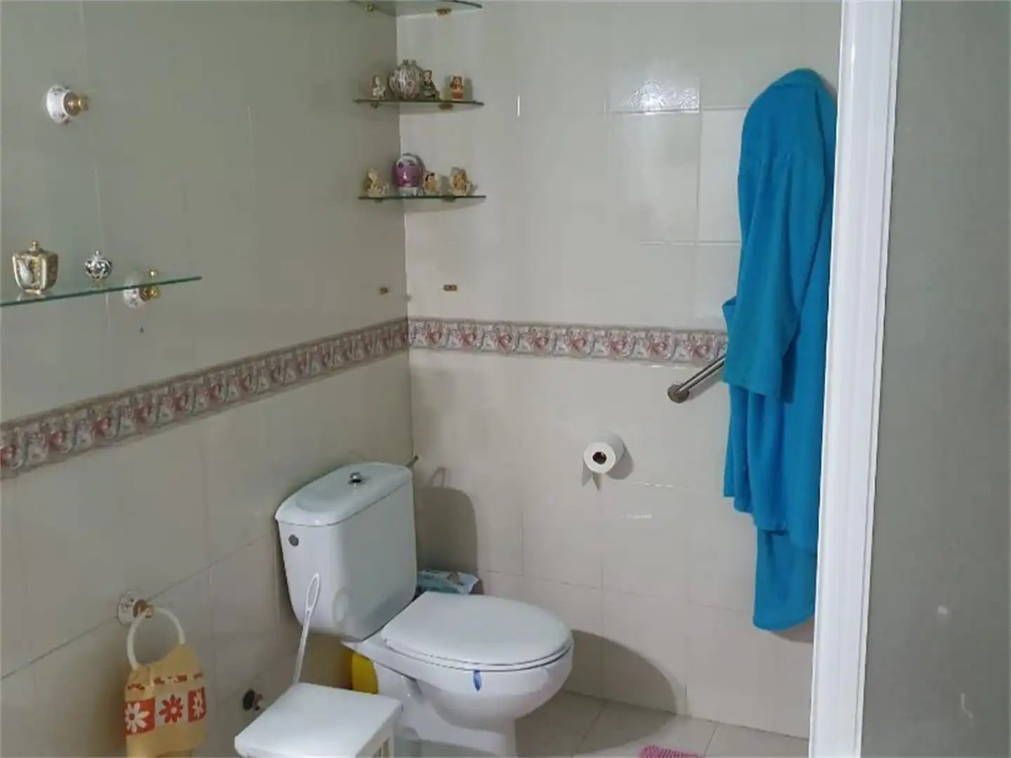 Badezimmer von Erdgeschoss zum Verkauf in Almonaster la Real mit Klimaanlage, Heizung und Abstellraum