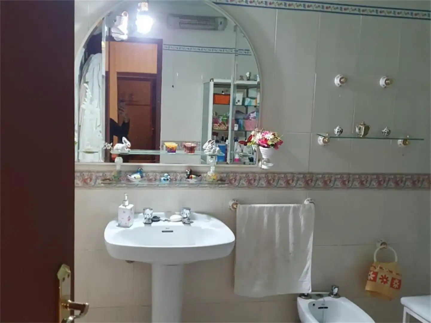 Badezimmer von Erdgeschoss zum Verkauf in Almonaster la Real mit Klimaanlage, Heizung und Abstellraum