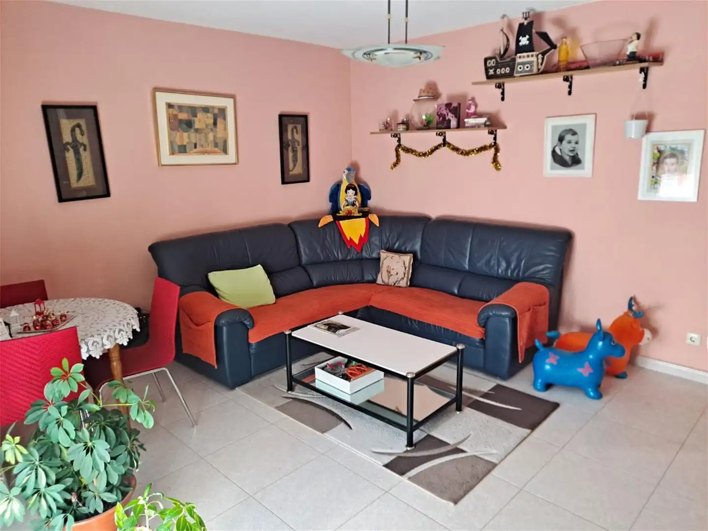 Piso en venta en Calle de Luis Anaya, 32, Pizarrales Sala de estar de Piso en venta en Salamanca con Calefacción, Parquet y Amueblado