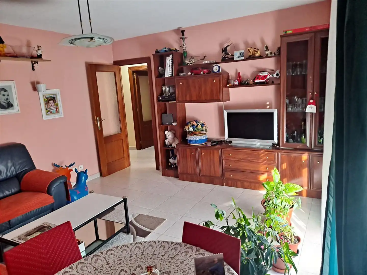 Piso en venta en Calle de Luis Anaya, 32, Pizarrales Sala de estar de Piso en venta en Salamanca con Calefacción, Parquet y Amueblado