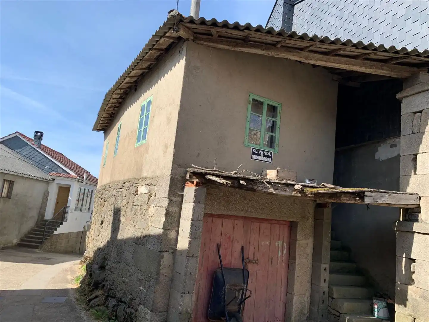 Vista exterior de Casa adosada en venda en Pías amb Traster i Balcó