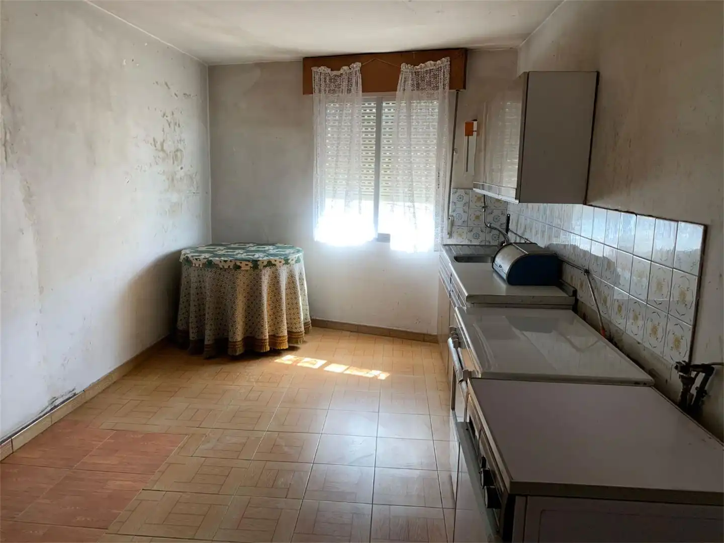 Cuina de Casa adosada en venda en Pías amb Traster i Balcó