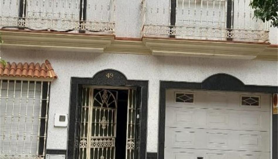 Foto 1 de Casa adosada en venda a Calle San Juan de Hornillo, 49, Centro - Doña Mercedes, Dos Hermanas