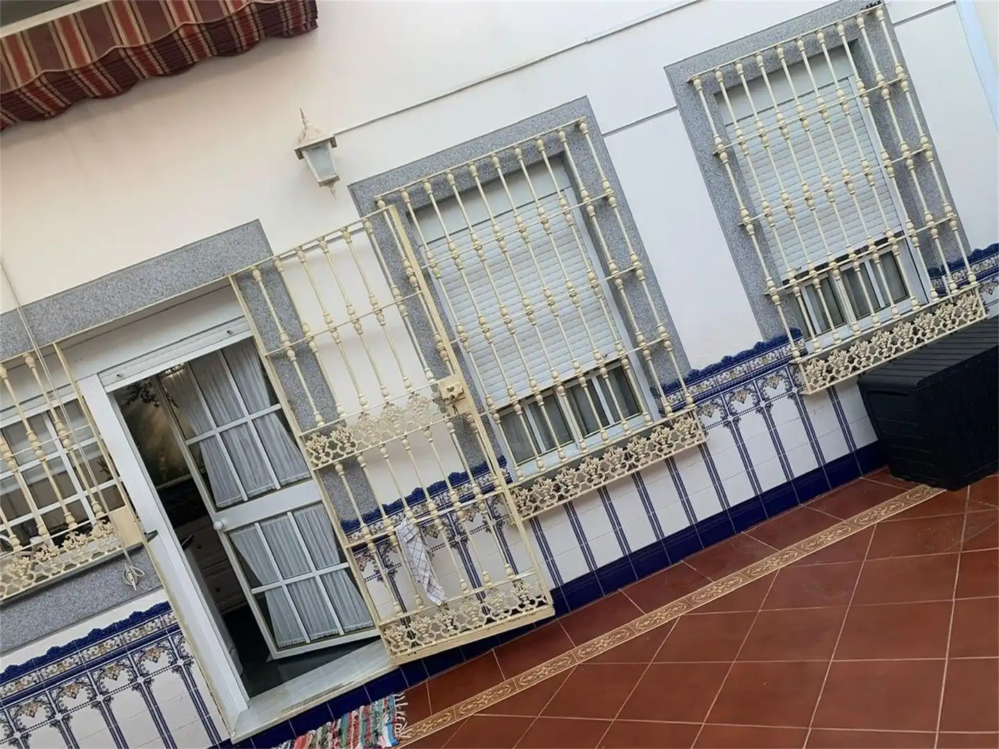 Casa adosada en venta en Calle San Juan de Hornillo, 49, Centro - Doña Mercedes Vista exterior de Casa adosada en venta en Dos Hermanas con Aire acondicionado y Balcón