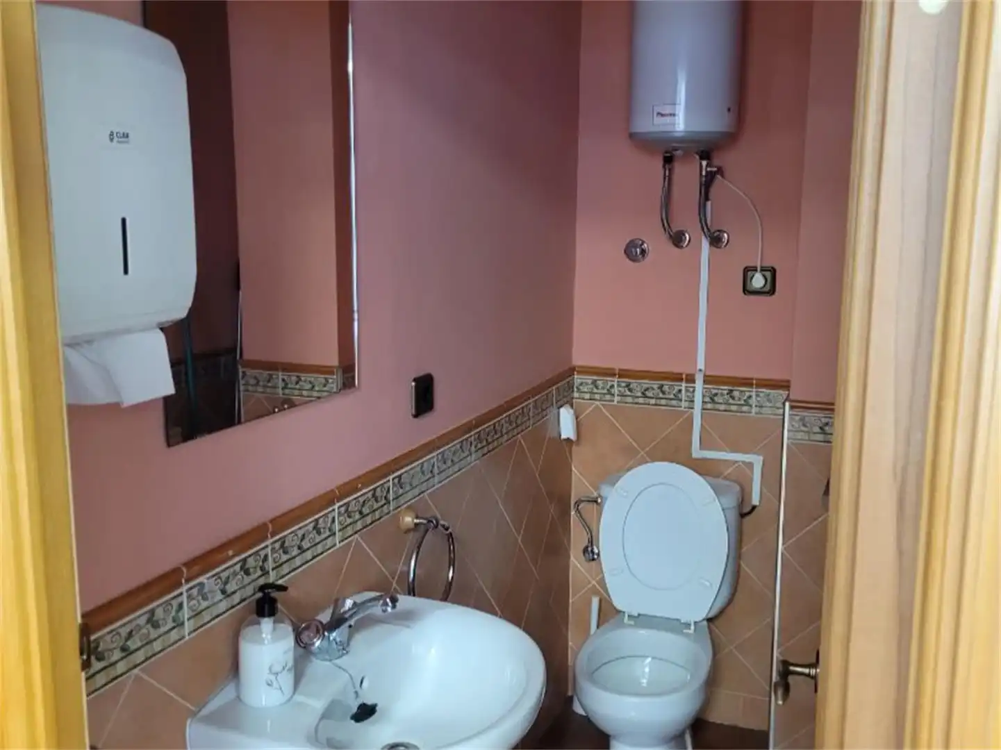 Office for rent in Avenida Constitución, 6, Santa Bárbara Bathroom of Office for rent in Soria Capital