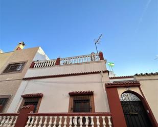 Vista exterior de Casa o xalet en venda en Algeciras amb Terrassa