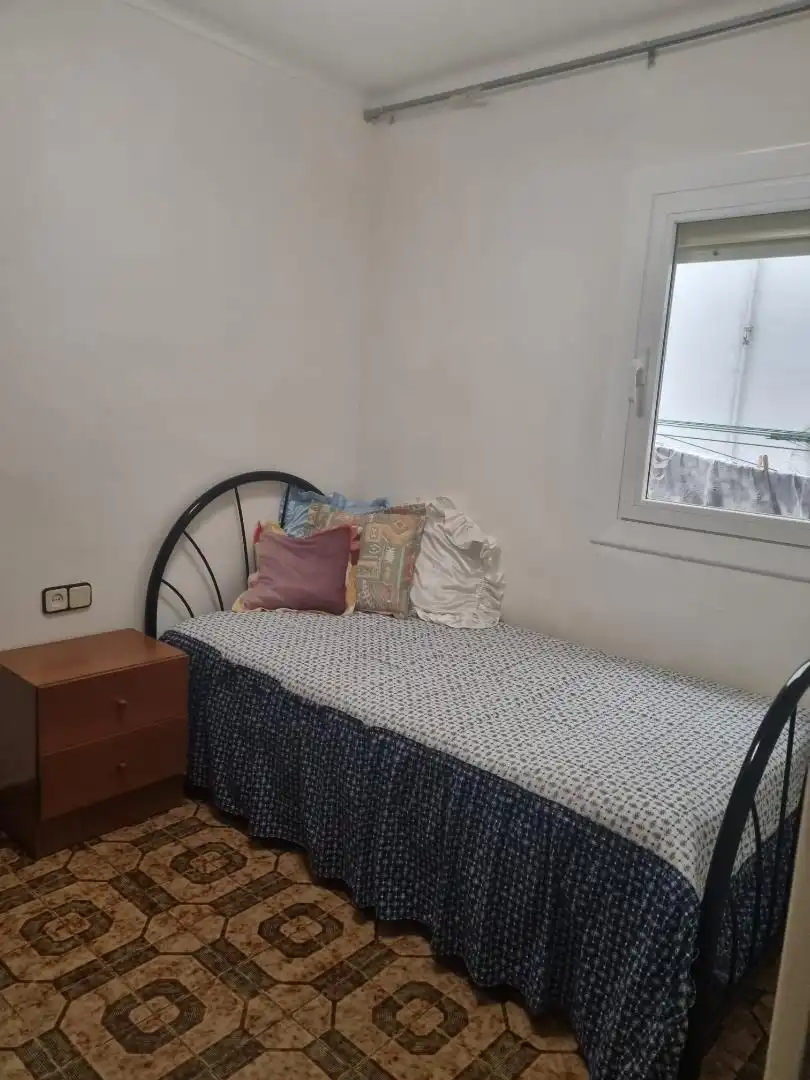 Room in Carrer d'Altimira, 22, Centre - Cordelles Bedroom of Study for share in Cerdanyola del Vallès with Furnished