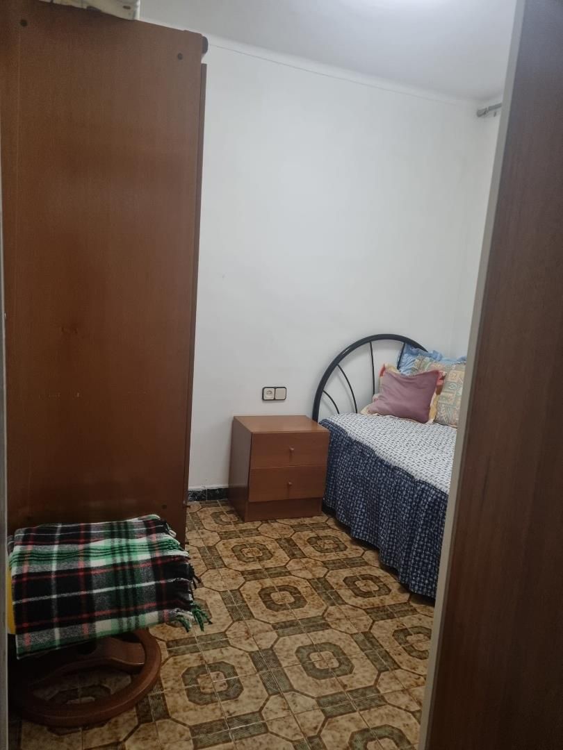 Bedroom of Study for share in Cerdanyola del Vallès  with Furnished