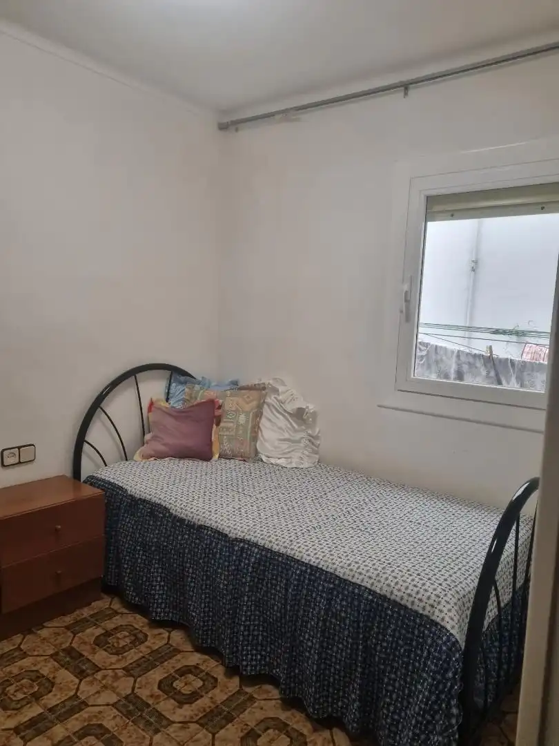 Room in Carrer d'Altimira, 22, Centre - Cordelles Bedroom of Study for share in Cerdanyola del Vallès with Furnished