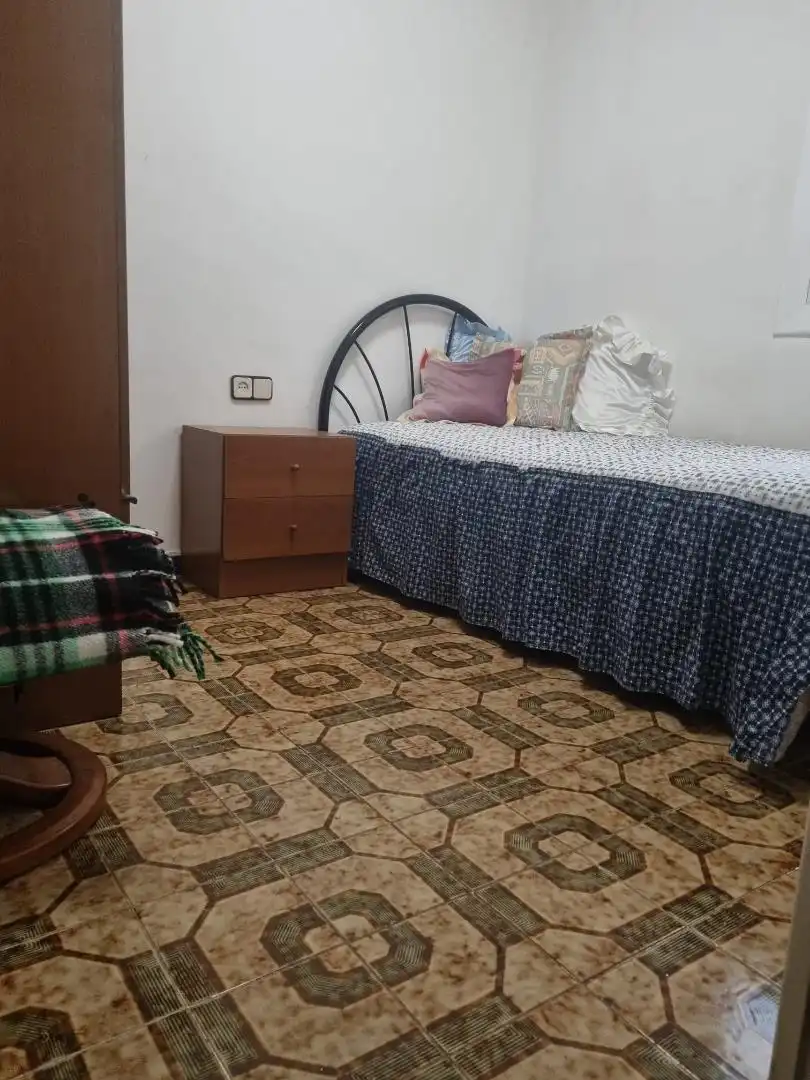 Room in Carrer d'Altimira, 22, Centre - Cordelles Bedroom of Study for share in Cerdanyola del Vallès with Furnished