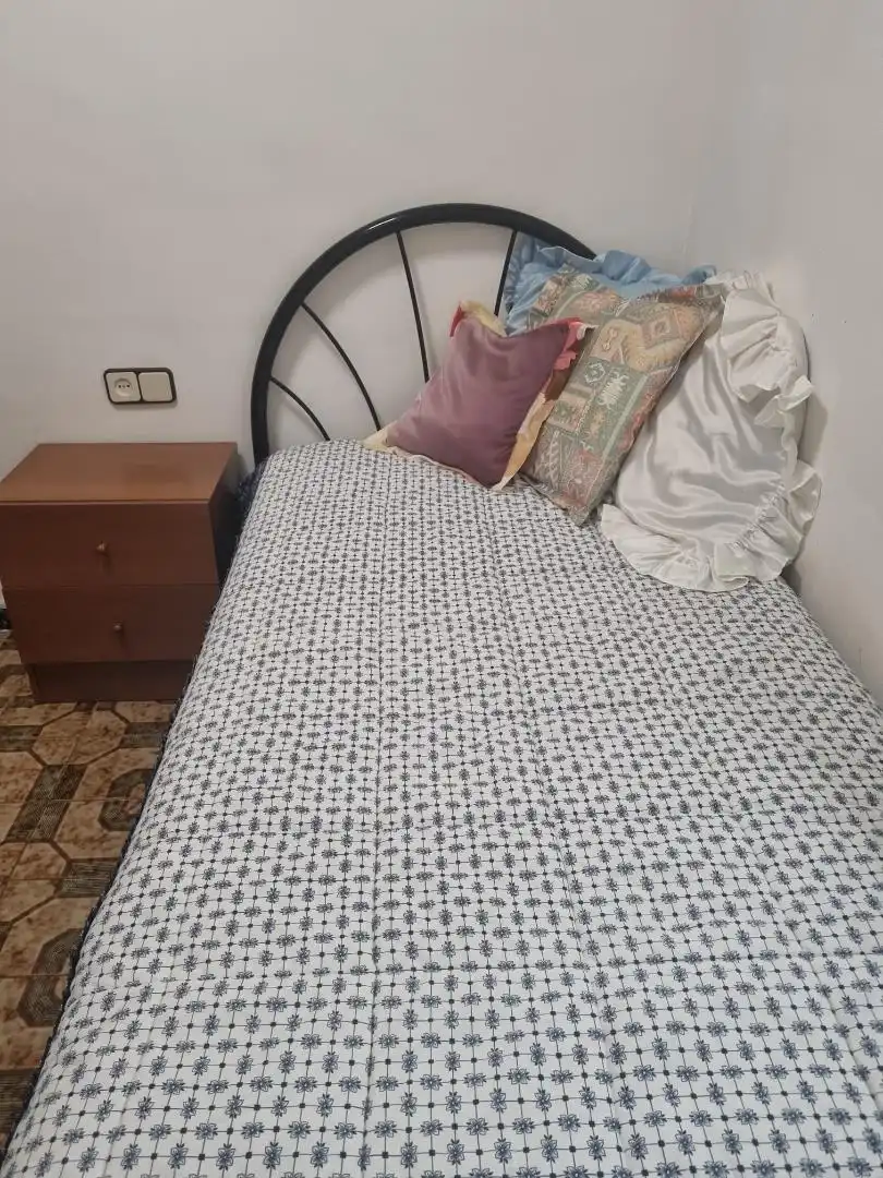 Room in Carrer d'Altimira, 22, Centre - Cordelles Bedroom of Study for share in Cerdanyola del Vallès with Furnished